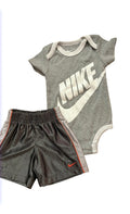 Cache couche NIKE + Short NIKE 6-12 mois
