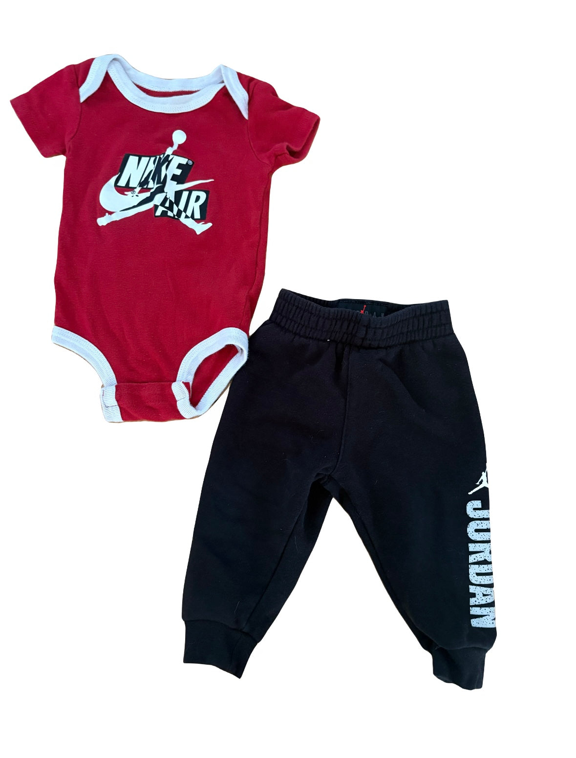 Cache couche JORDAN 6-12 mois+ pantalon JORDAN 9 mois