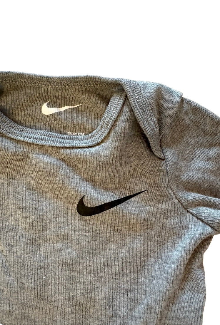 Cache couche NIKE 3 mois