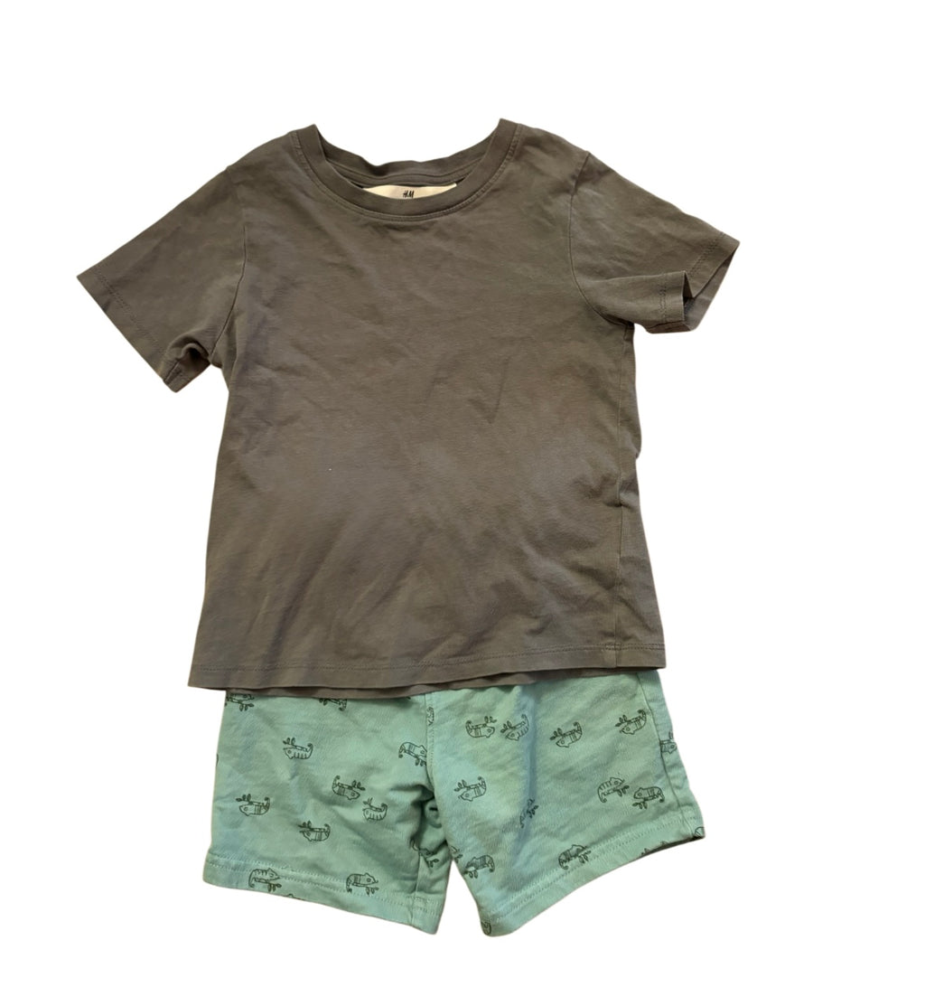 Short CARTER’S+chandail H&M 3 ans