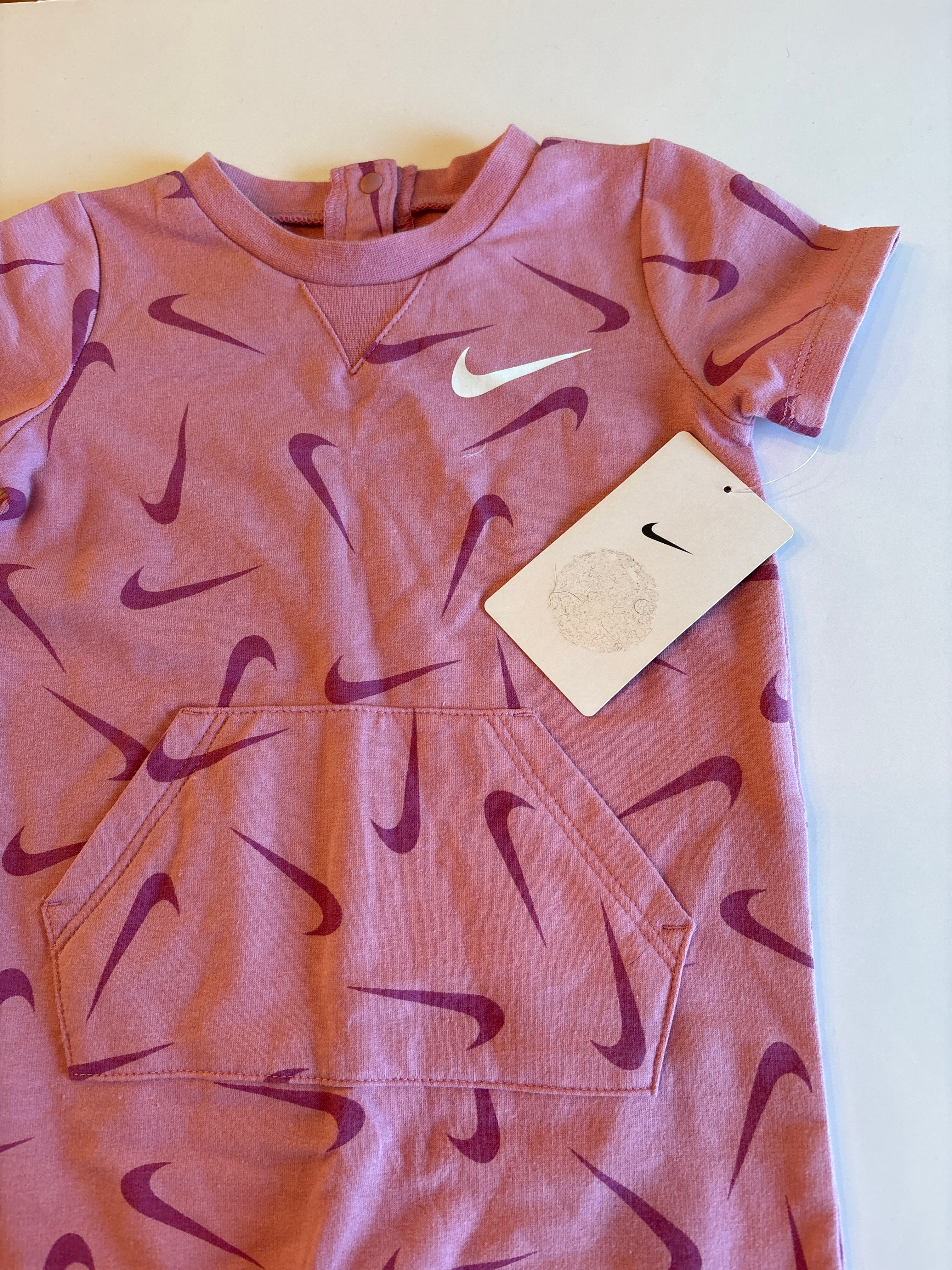 Une pièce NIKE 18 mois