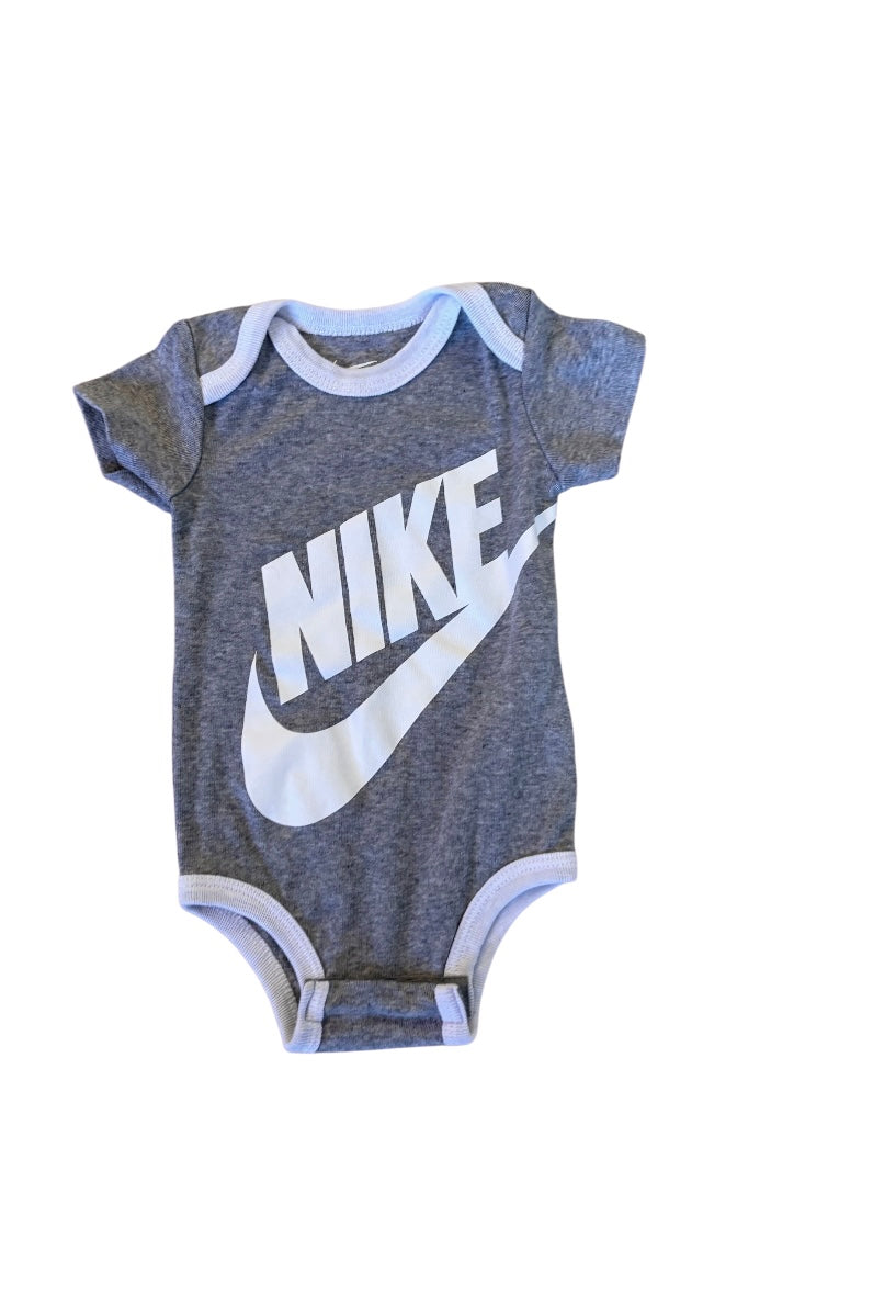 Cache couche NIKE + Short NIKE 6-12 mois