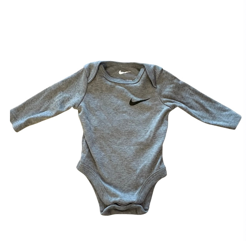 Cache couche NIKE 3 mois